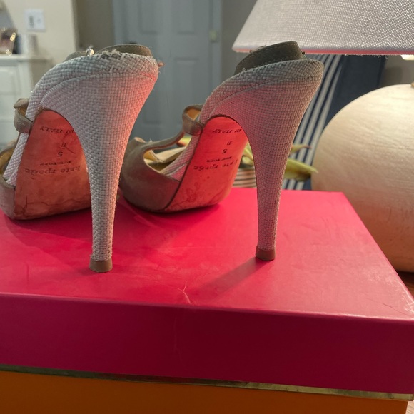 Kate Spade size 5 cream linen and suede heels. - Picture 3 of 3